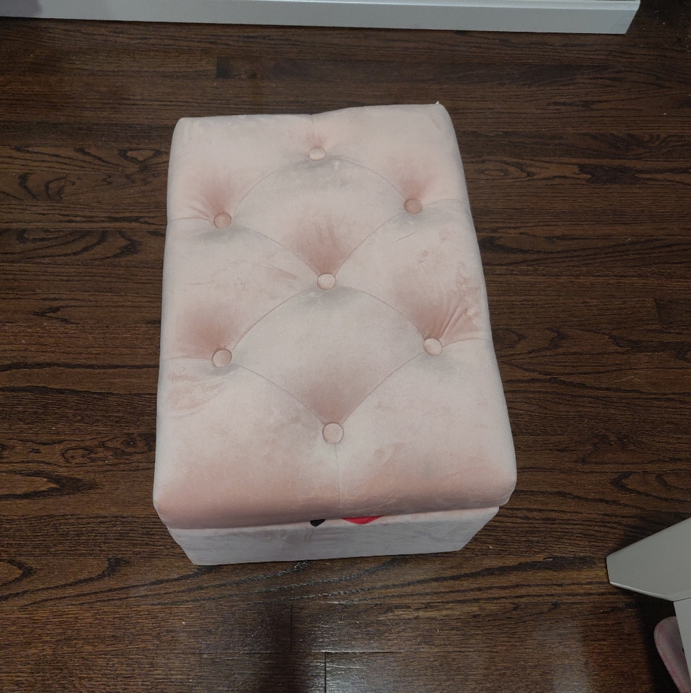 New blush bench